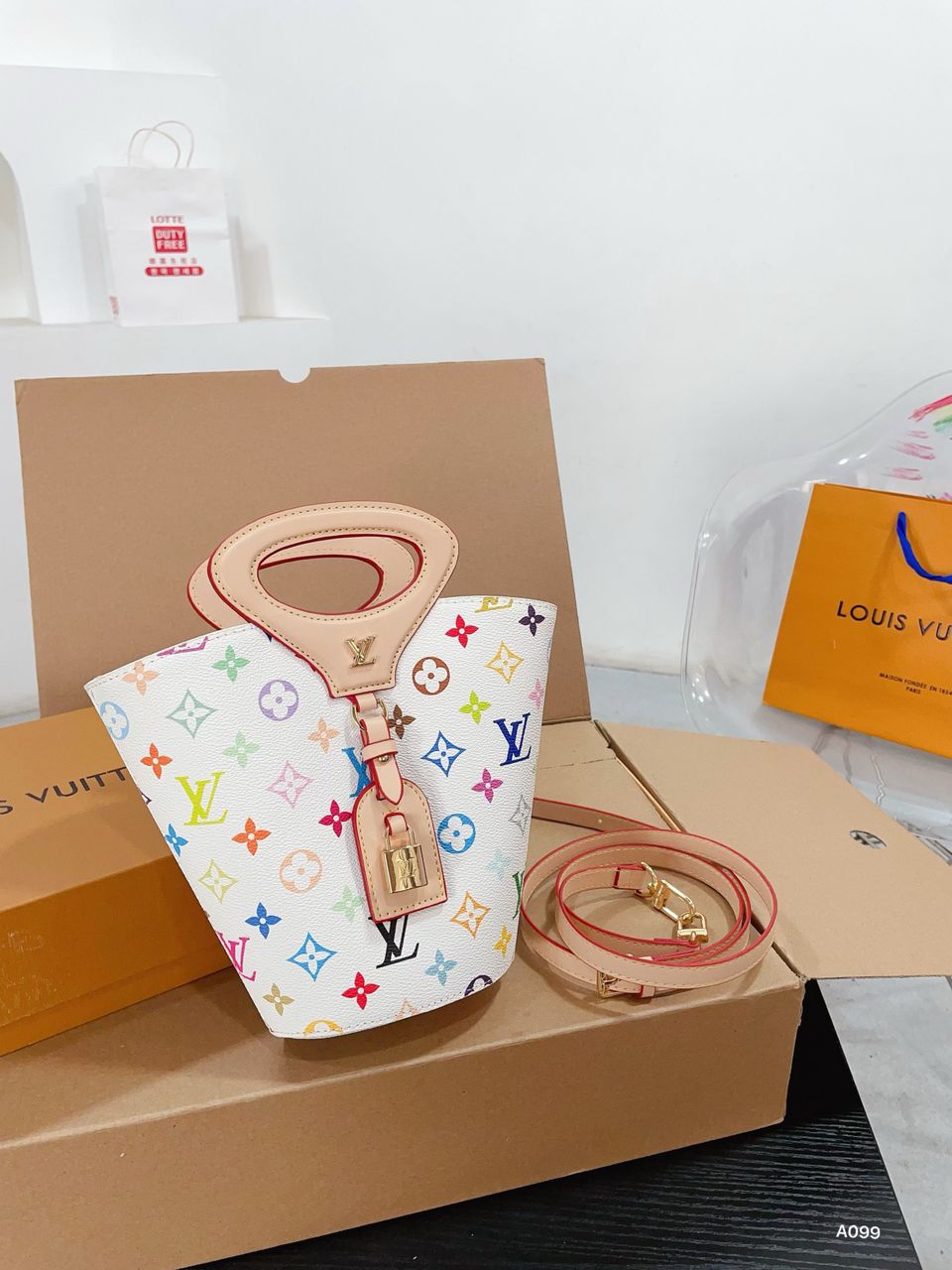 9.11.25 Purse L small bucket w handle