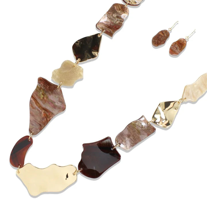 7.1.26 Necklace MARBLED RESIN AND SCULPTED METALLIC ABSTRACT
