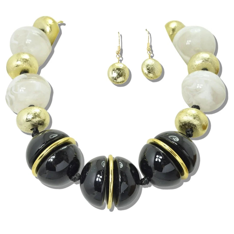 8.19.26 Necklace chunky b/w gold w earrings