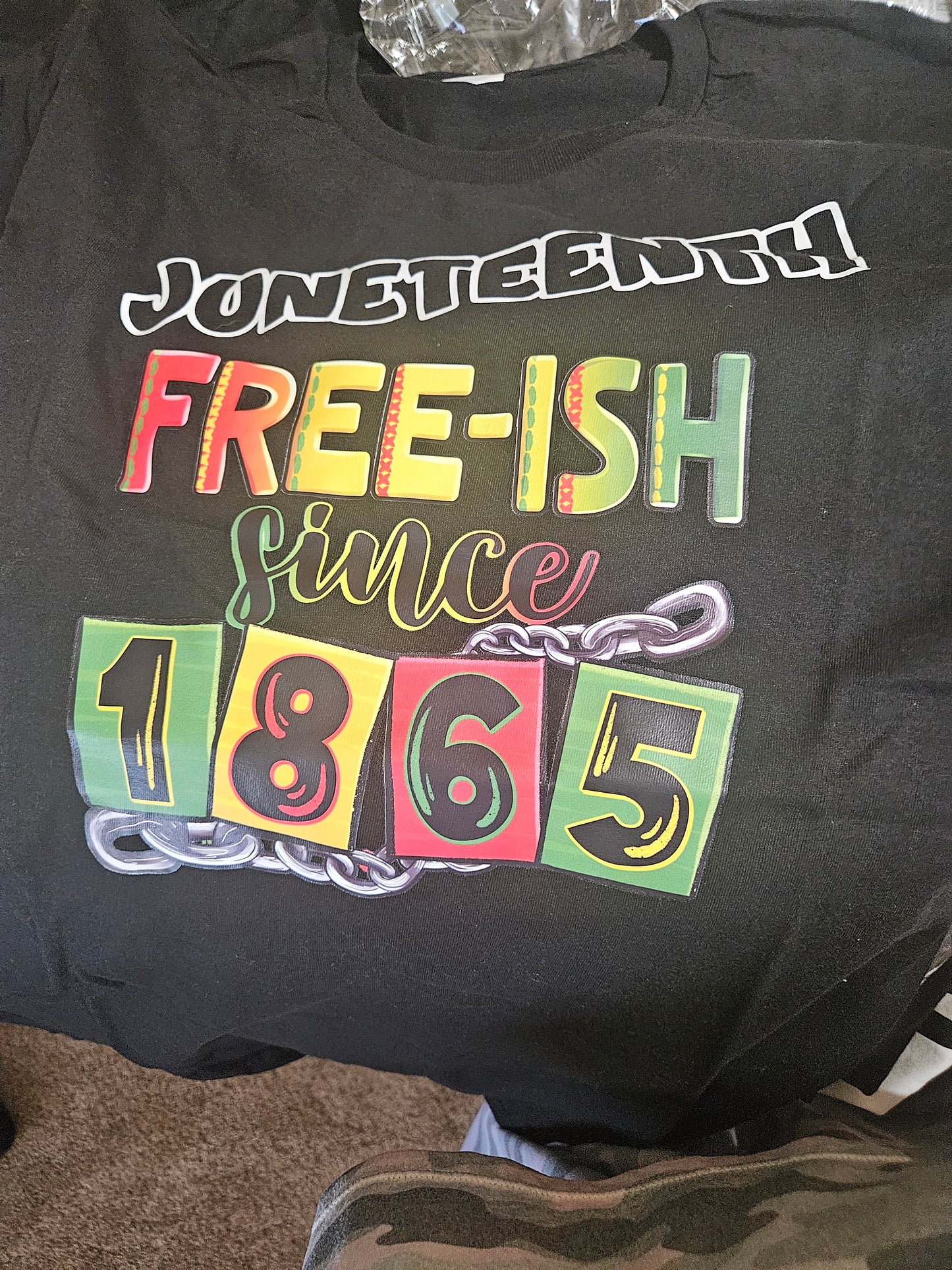 6.2.24 Tshirt Freeish chains black