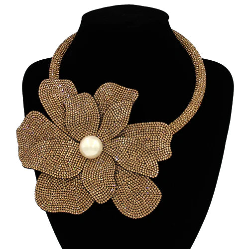8.6.25 Necklace bling w big flower pearl