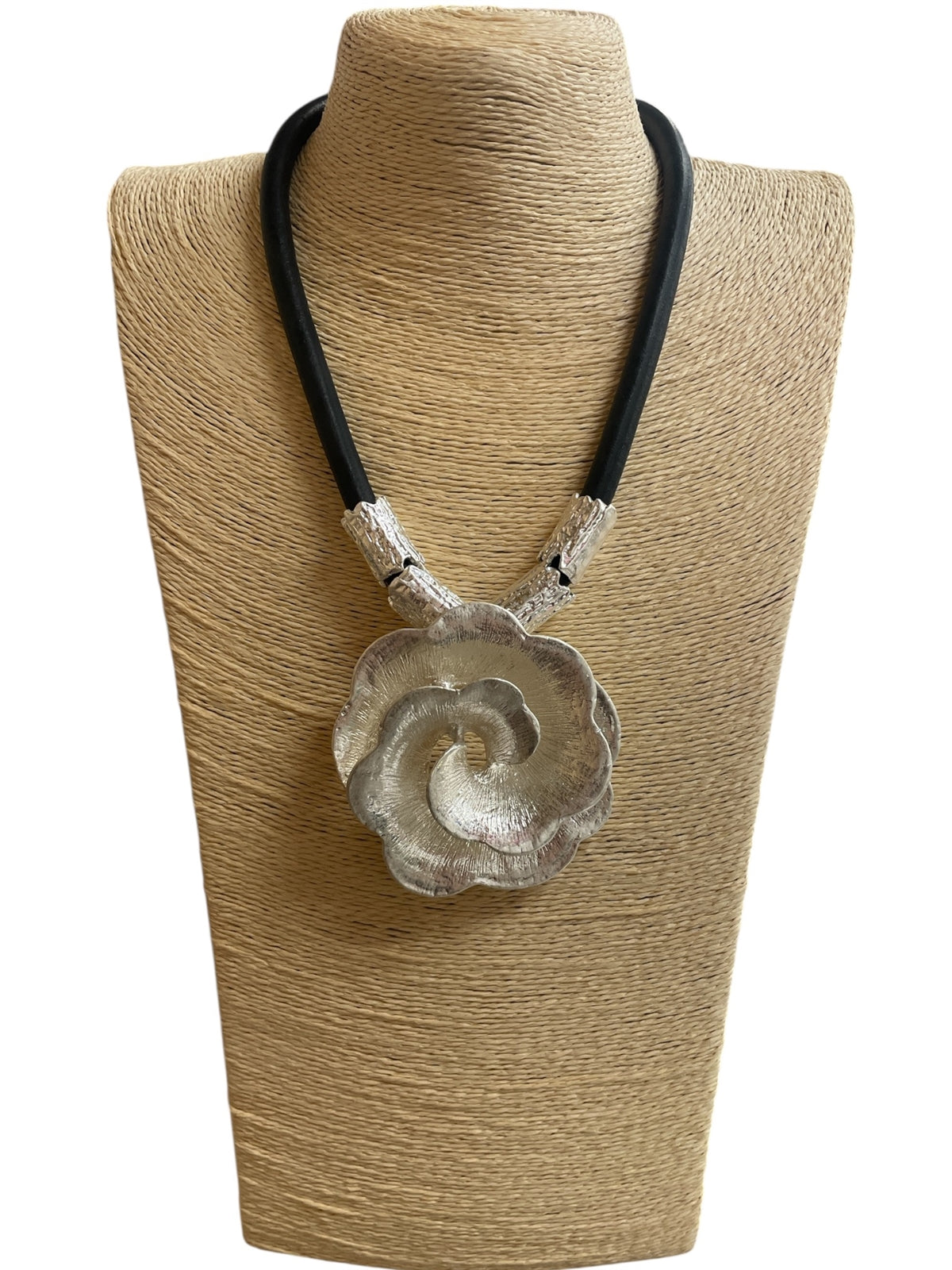 8.25.26 Necklace set hollow rose Silver