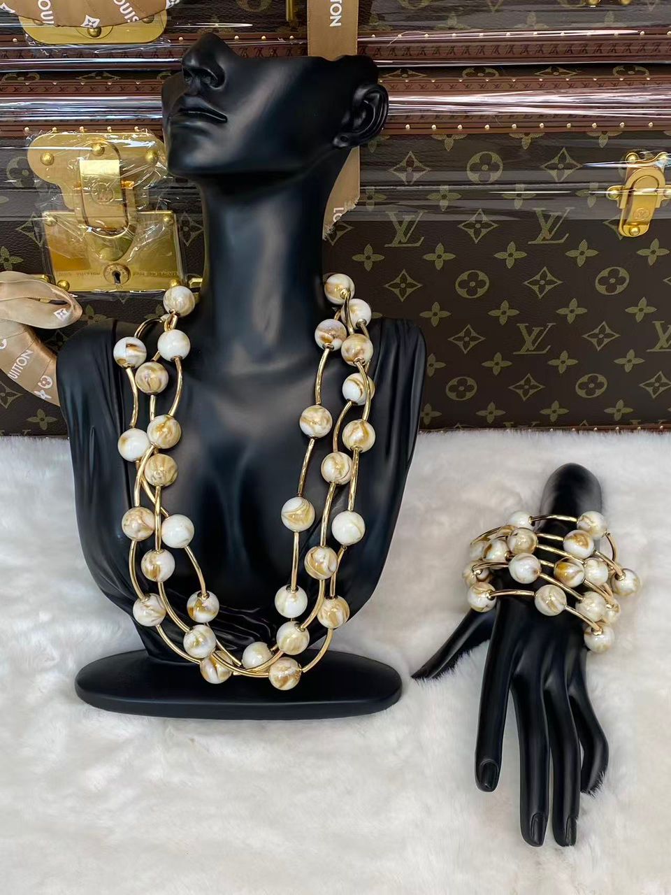 2.9.26 Necklace bubble strands