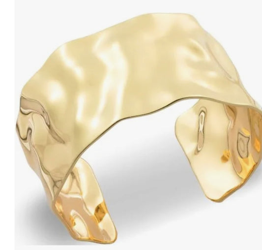 8.5.25 Bangle thick pressed bangle gold