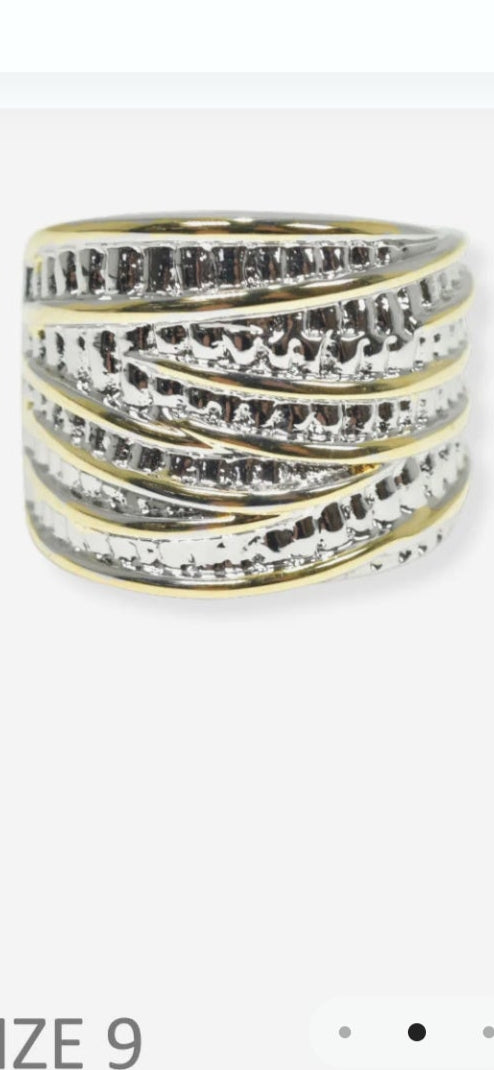 9.16.25 Ring  two tone gold silver swirl