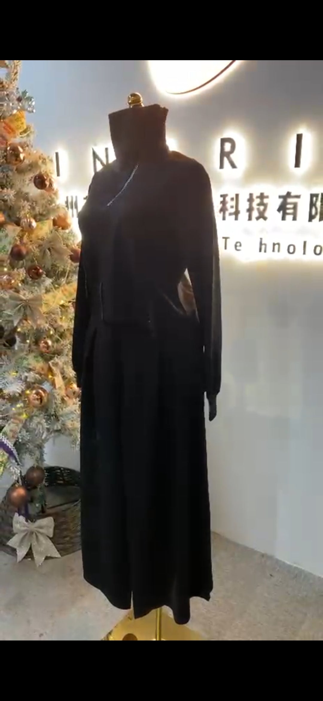 10.22.25 Pants set black w zip up neck/pleated pants black