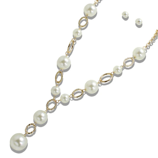 1.9.26 Necklace pearls and chain link long