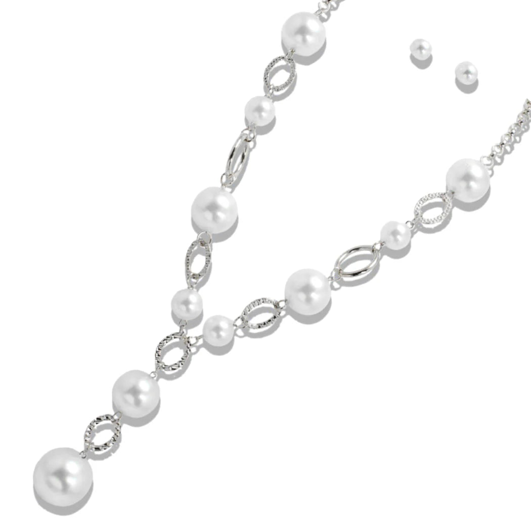1.9.26 Necklace pearls and chain link long