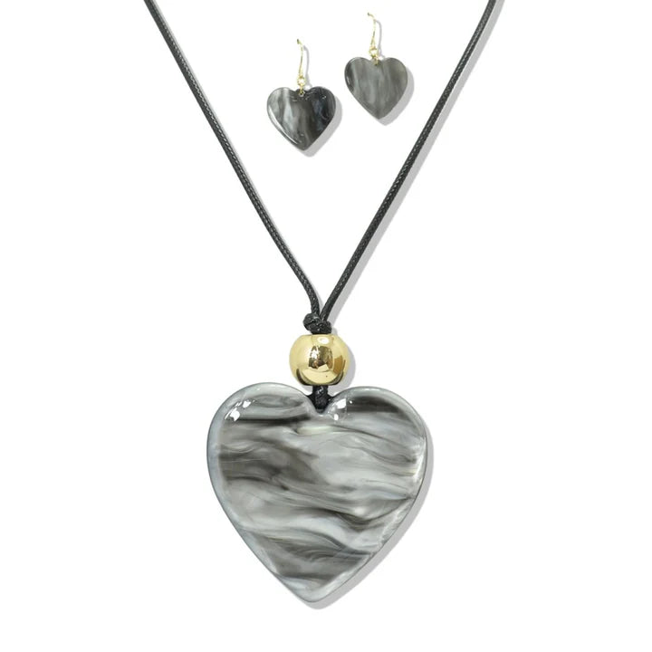 7.1.26 CELLULOID ACEATE HEART PENDANT Long