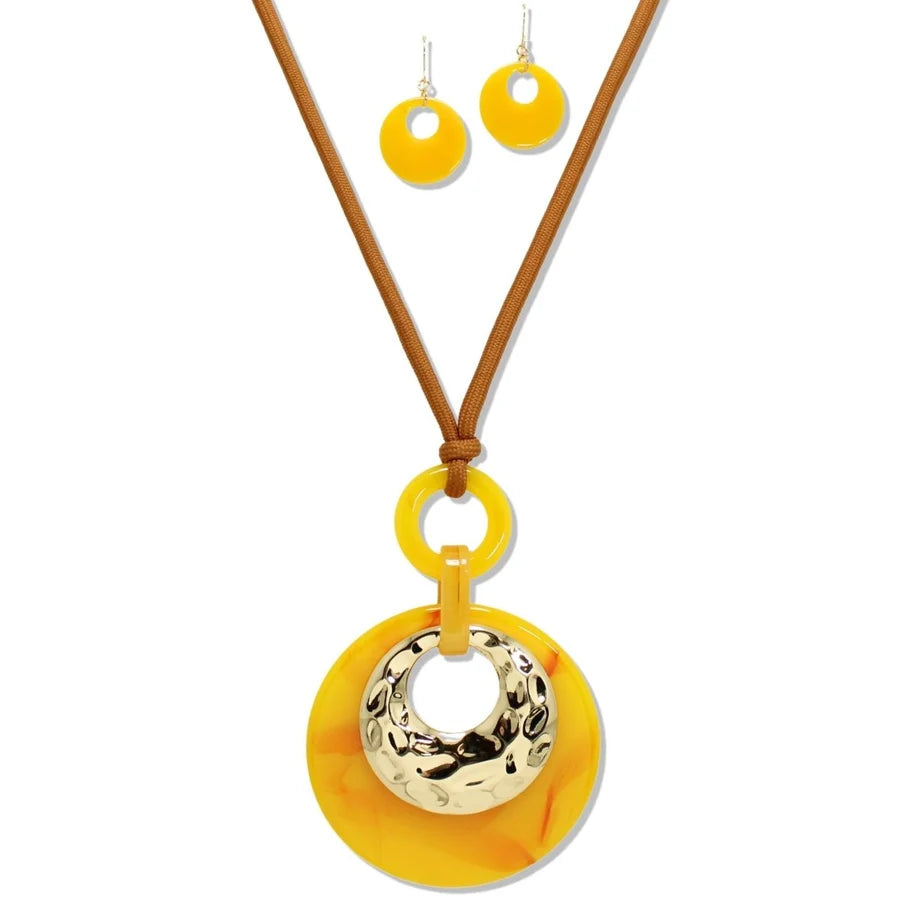 8.19.26 Necklace long resin geo pendents