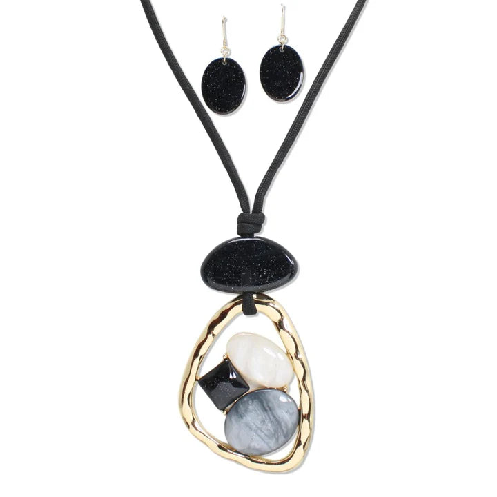 7.1.26 Necklace GEOMETRIC MARBLED RESIN PENDANT