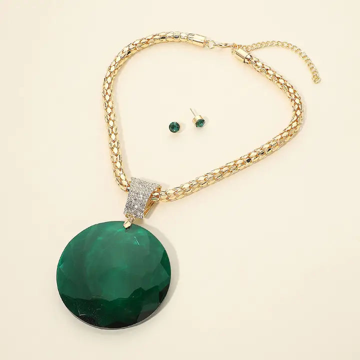 10.7.26 Necklace Gold necklace w big stone w stud earrings