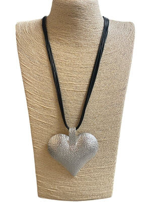 8.5.26 Necklace Drool necklace on rope