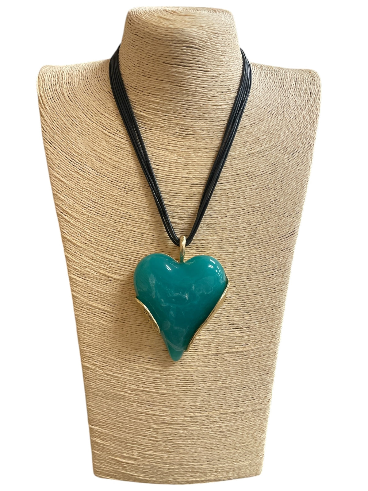 3.3.26 Necklace set turquoise heart trimmed in gold