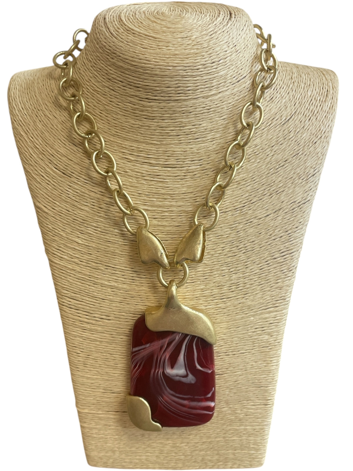 8.5.26 Necklace drool on gold chain