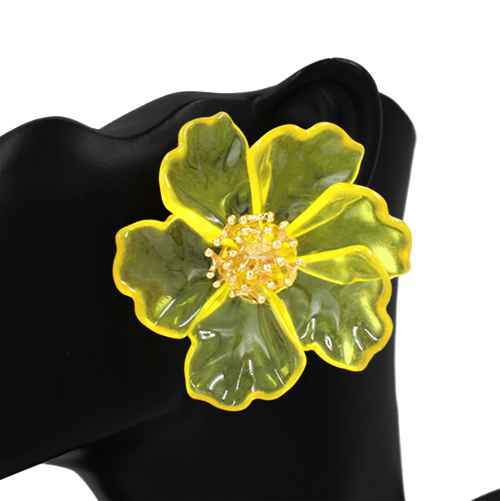 8.5.26 Earrings flower w gold stones