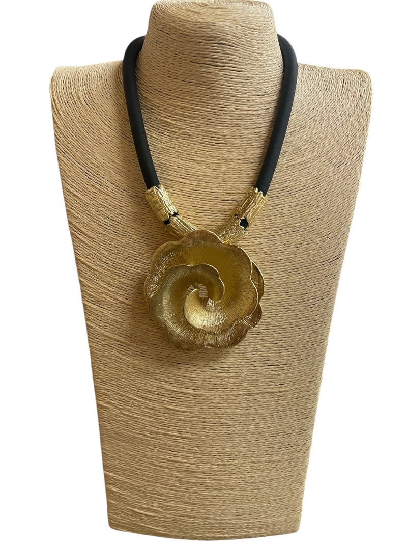 8.25.26 Necklace set Rose hollow gold