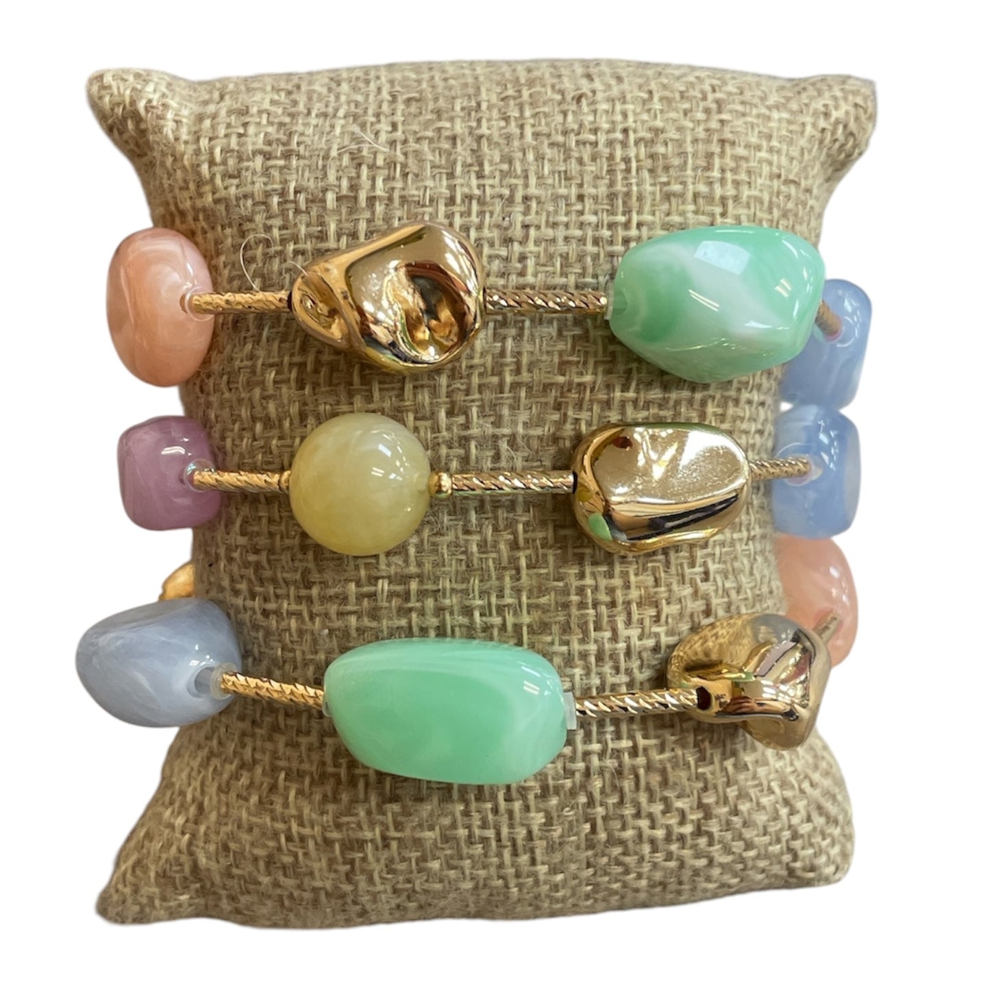 8.5.26 Bracelet acrylic beaded stretchy w gold