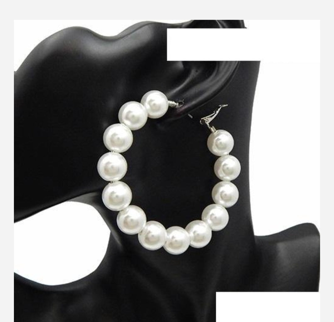 7.1.25 earrings pearl white hoops