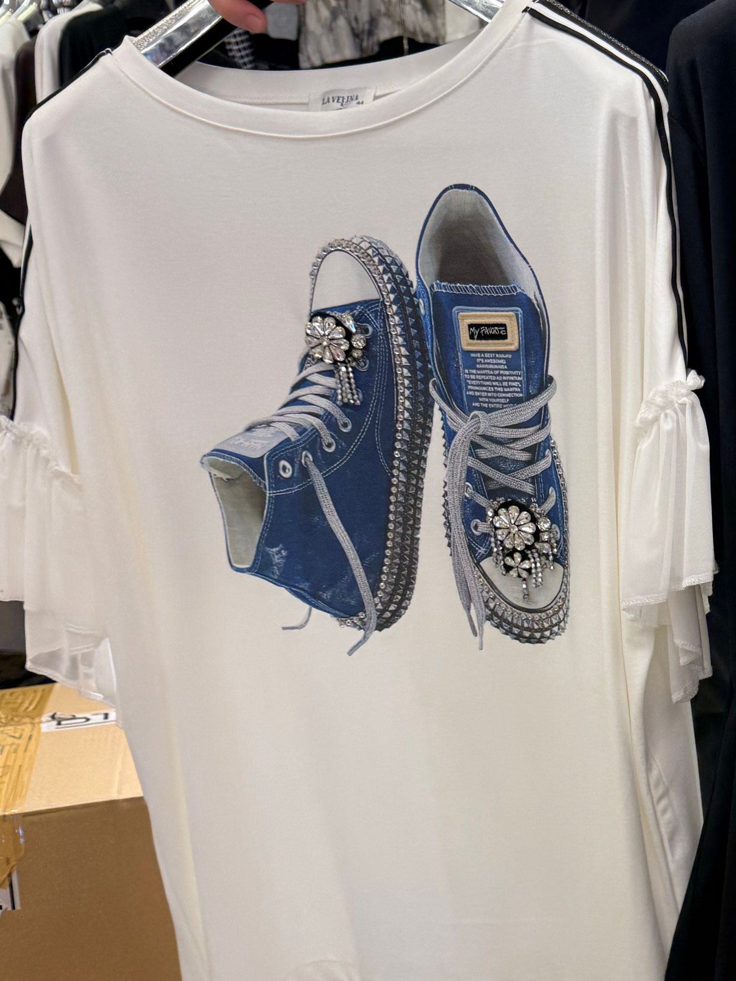 9.1.26 Blouse YK white bling sneakers