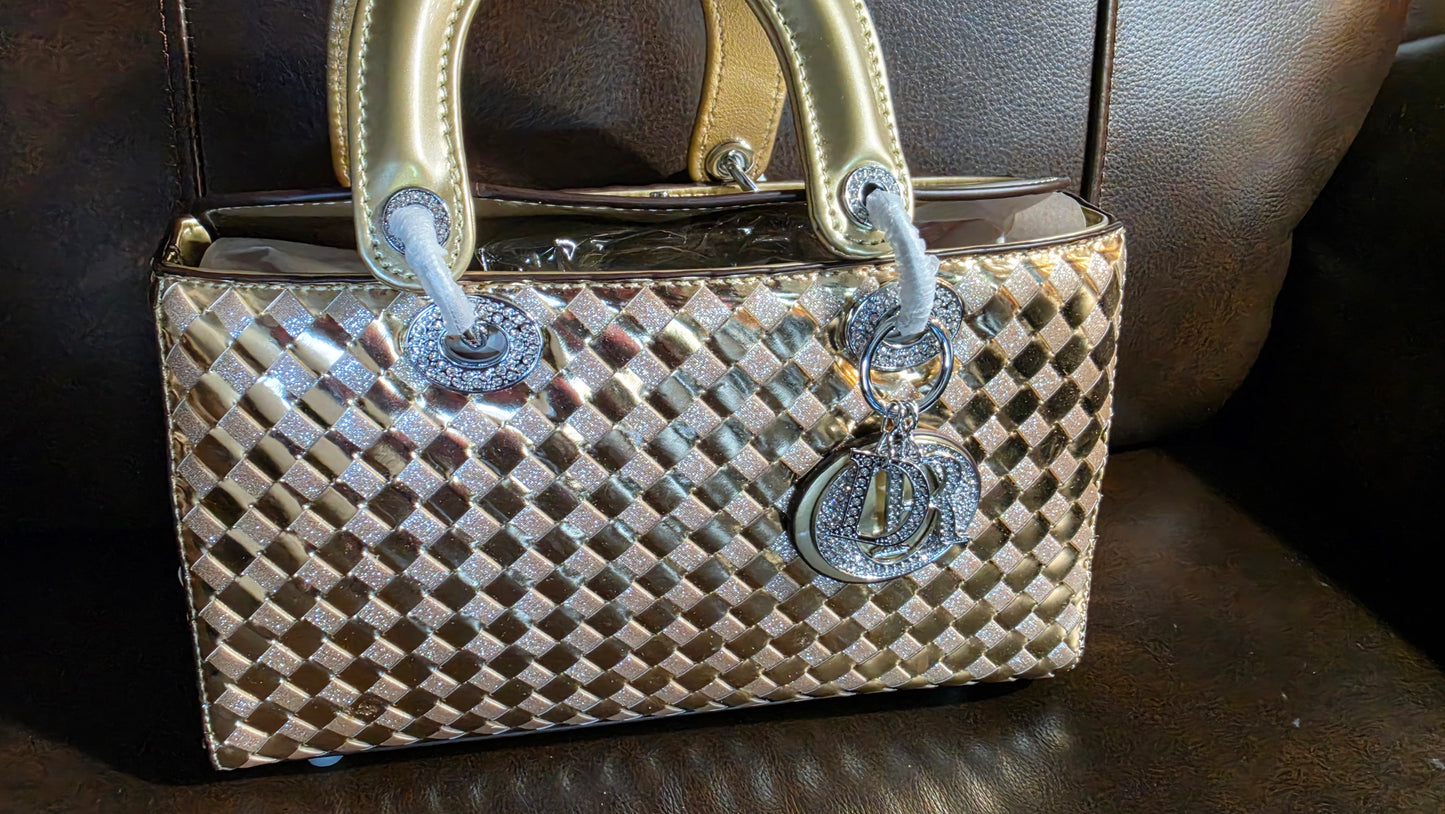 9.1.26 Purse d basket weave
